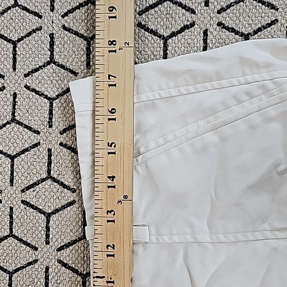 VINCE PLEATED ROLLED CUFF SHORTS, SZ 10 - Picture 10 of 13